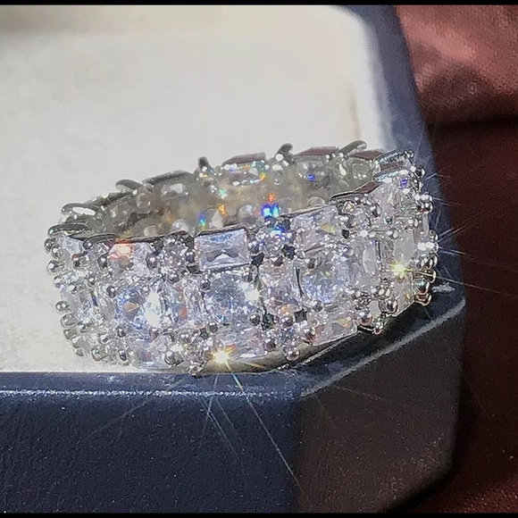 Cubic Zirconia Silver Plated Wedding Ring Sz 6 - Picture 2 of 3